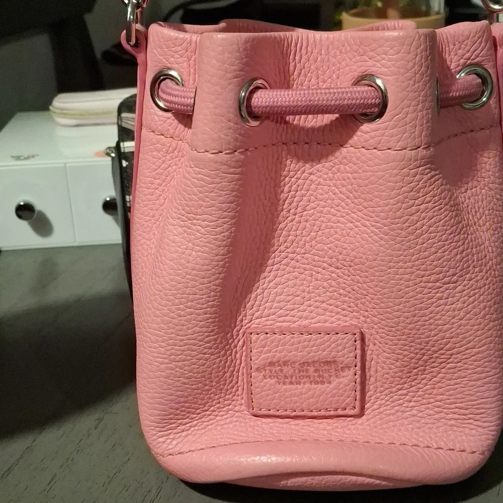 Marc Jacobs The Bucket Pink Mini Bag Is Missing The Shoulder Strap - Picture 8 of 11